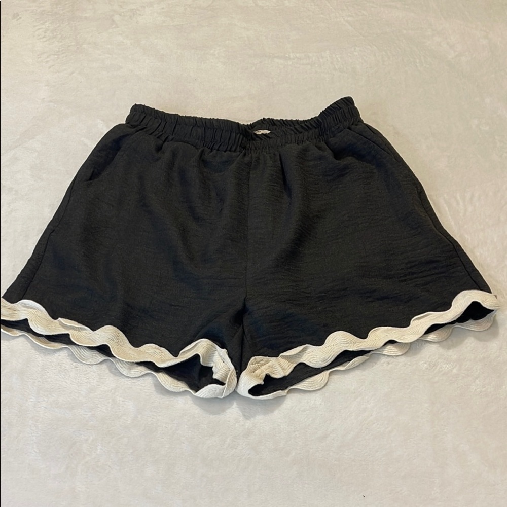 ENTRO SIZE S Black and White Women's Shorts, under shorts built in.